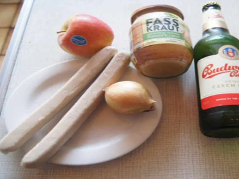 Bratwurst mit herzhaften Sauerkraut und Drillingen - Rezept - Bild Nr. 3