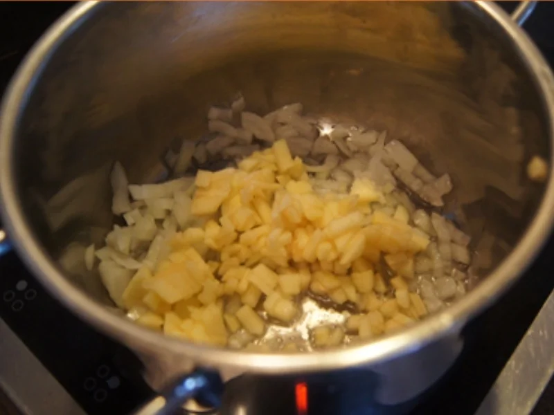 Bratwurst mit herzhaften Sauerkraut und Drillingen - Rezept - Bild Nr. 8