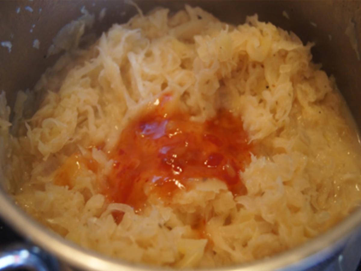 Bratwurst mit herzhaften Sauerkraut und Drillingen - Rezept - Bild Nr. 12