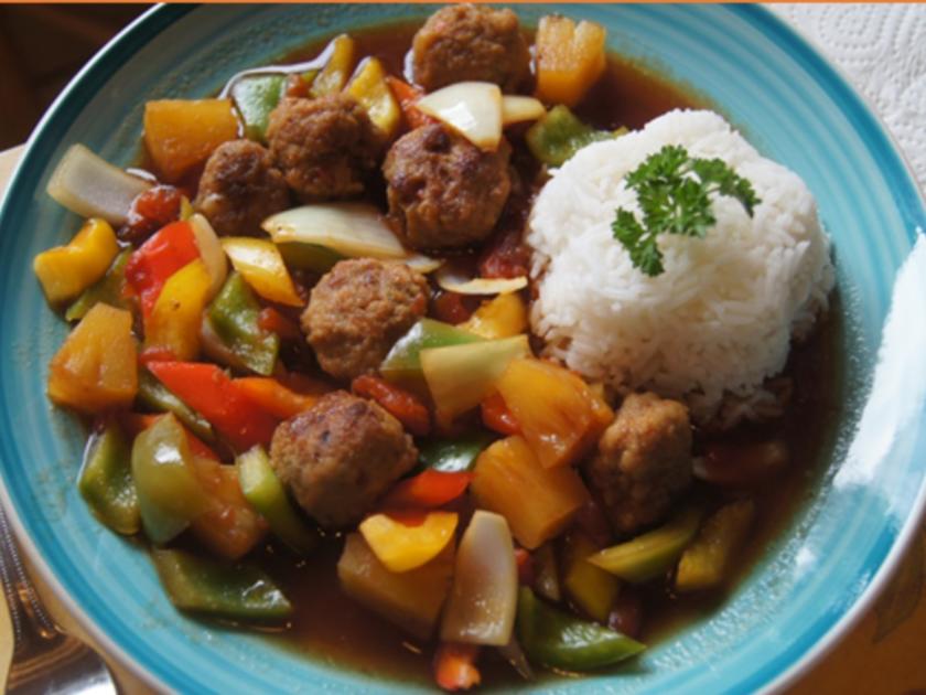 Hackbällchen mit Gemüsemix süß-sauer im Römertopf und Basmatireis ...