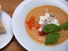 Erfrischende Gazpacho mit Basilikum, frischen Tomaten & cremiger Burratina - Rezept - Bild Nr. 2