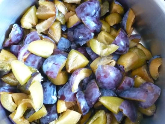 Zwetschen - Dessert mit Schmandcreme - Rezept - Bild Nr. 3