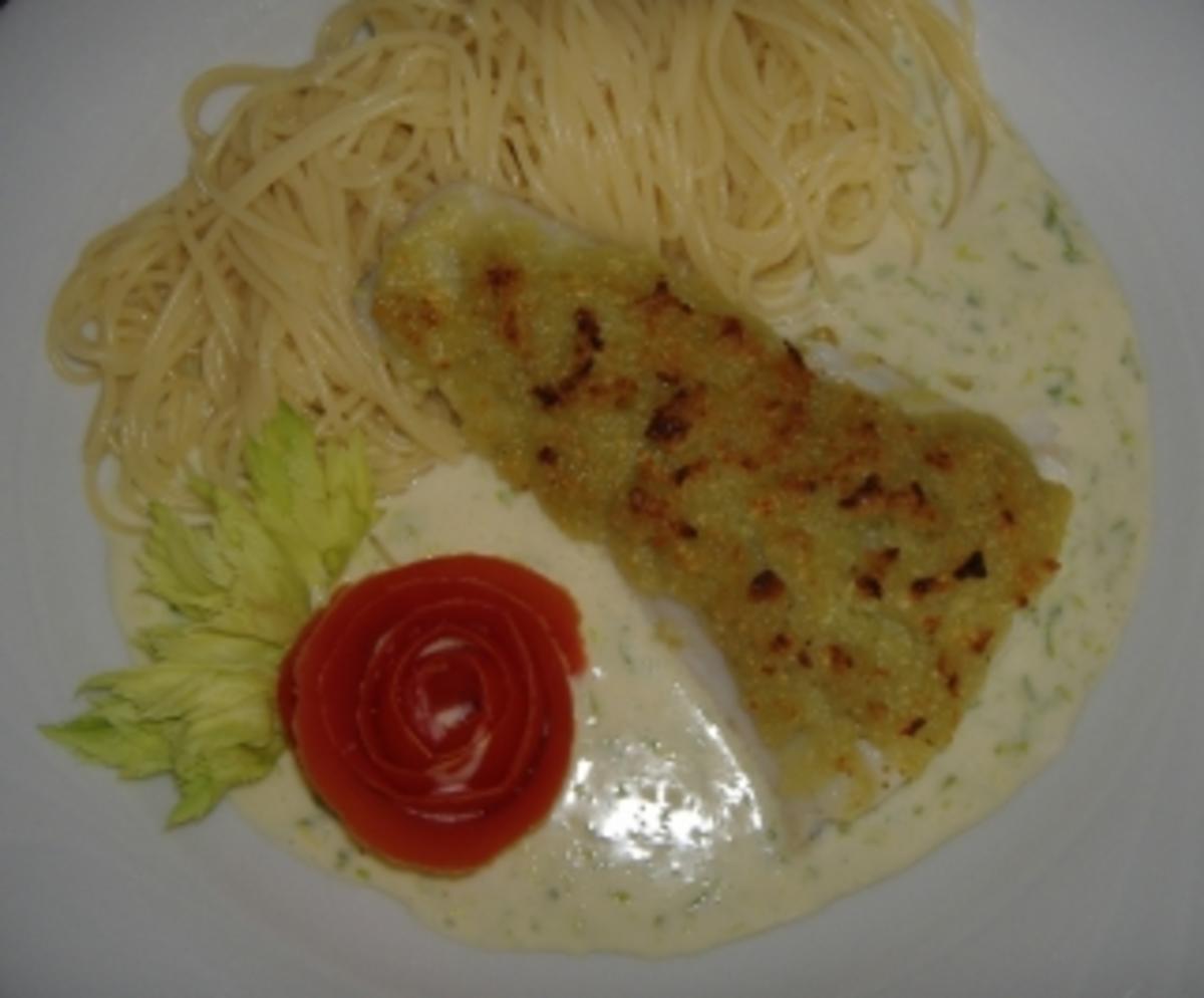 Zanderfilet gratiniert mit Sellerie-Roquefort-Sauce - Rezept