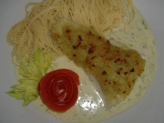Zanderfilet gratiniert mit Sellerie-Roquefort-Sauce - Rezept