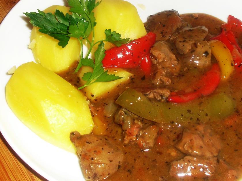 Hähnchenleber Paprika Gulasch - schnell & einfach - von GreteDrafz Hähnchenleber Paprika Gulasch - schnell & einfach - von GreteDrafz