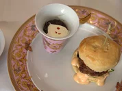 Rezept: Tonis Frikas, adaptiert - Miniburger mit Linsentöpfchen Bild Nr. 2 Tonis Frikas, adaptiert - Miniburger mit Linsentöpfchen - Rezept - Bild Nr. 2