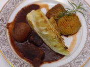 Stifado und Erpeln, arrangiert - Rezept - Bild Nr. 2