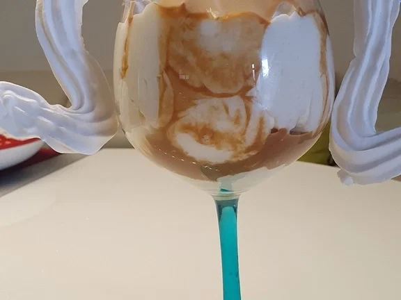 Rezept: Dessert für zwei (Baiser; Eis; Creme; Karamel) = kochbar Challenge 9.0 (2020) Bild Nr. 5 Dessert für zwei (Baiser; Eis; Creme; Karamel) = kochbar Challenge 9.0 (2020) - Rezept - Bild Nr. 5