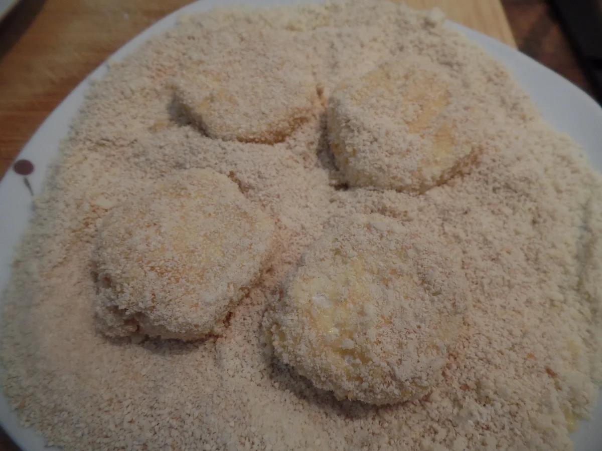 Rezept: Gebackene Ziegenkäsetaler auf Tomatensalat Bild Nr. 11161 Gebackene Ziegenkäsetaler auf Tomatensalat - Rezept - Bild Nr. 11161