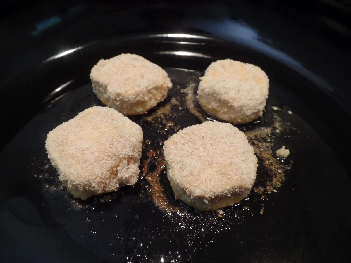 Rezept: Gebackene Ziegenkäsetaler auf Tomatensalat Bild Nr. 11162 Gebackene Ziegenkäsetaler auf Tomatensalat - Rezept - Bild Nr. 11162