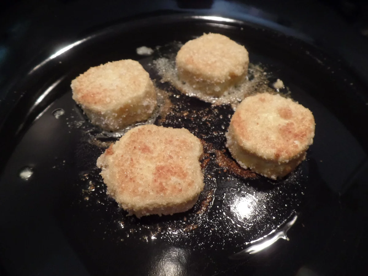 Rezept: Gebackene Ziegenkäsetaler auf Tomatensalat Bild Nr. 11163 Gebackene Ziegenkäsetaler auf Tomatensalat - Rezept - Bild Nr. 11163