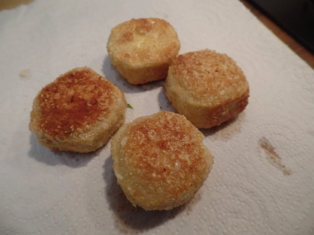 Rezept: Gebackene Ziegenkäsetaler auf Tomatensalat Bild Nr. 11166 Gebackene Ziegenkäsetaler auf Tomatensalat - Rezept - Bild Nr. 11166