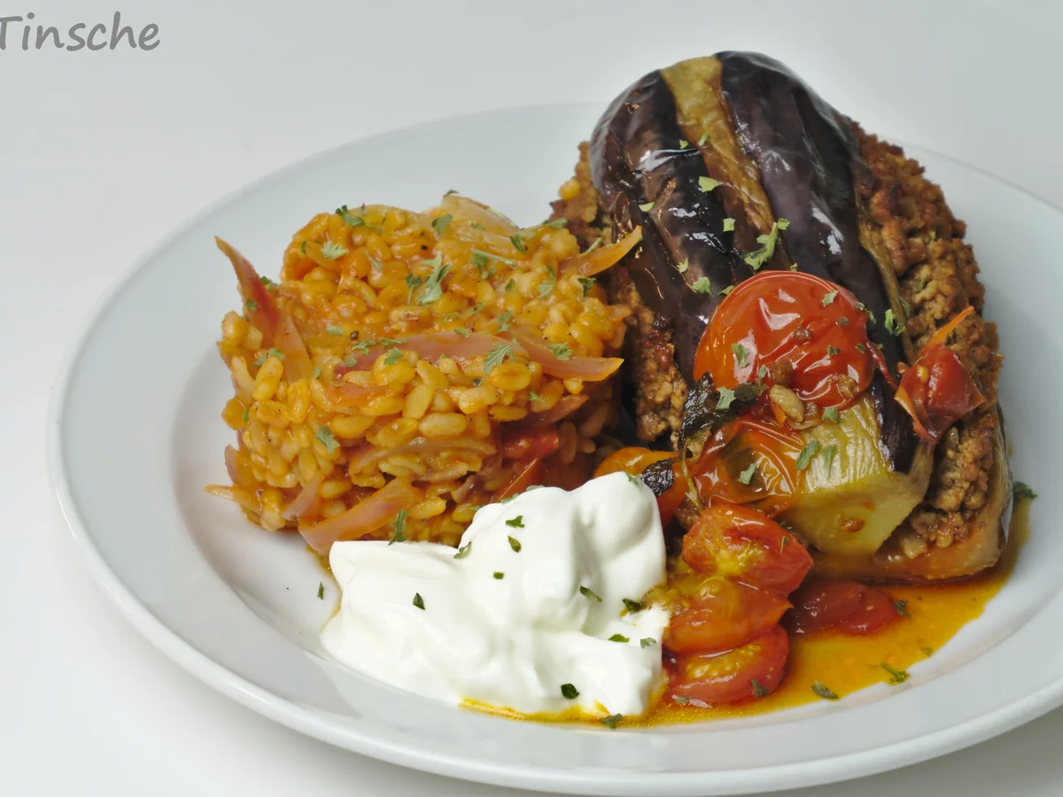 Rezept: Gefüllte Auberginen auf Schmortomaten mit Bulgur-Pilaw Bild Nr. 8 Gefüllte Auberginen auf Schmortomaten mit Bulgur-Pilaw - Rezept - Bild Nr. 8
