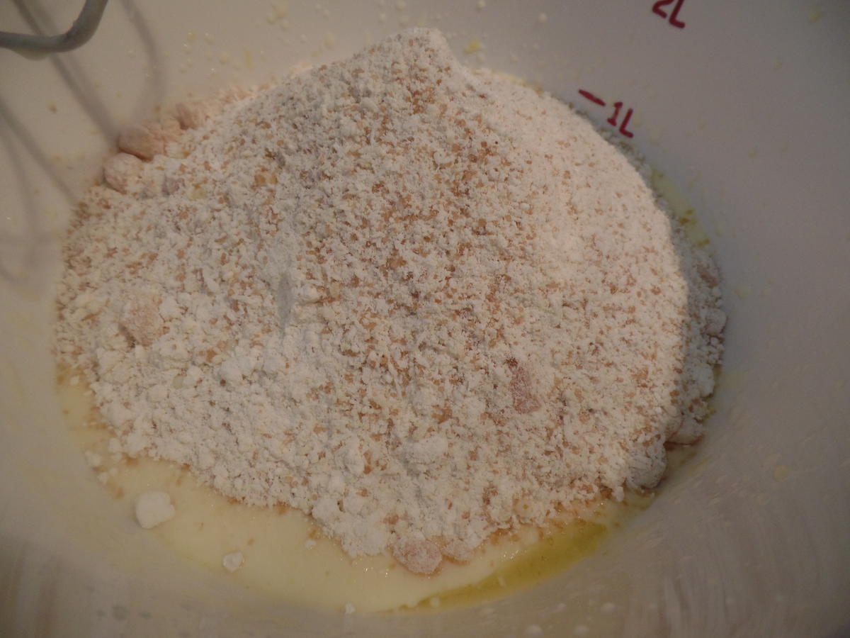 Kokos -Aprikosen -Muffins mit Raffaelo und weißer Schokolade on Topp - Rezept - Bild Nr. 11168