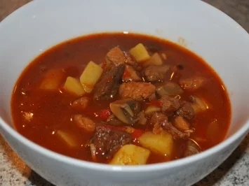 Annis Gulaschsuppe - Rezept