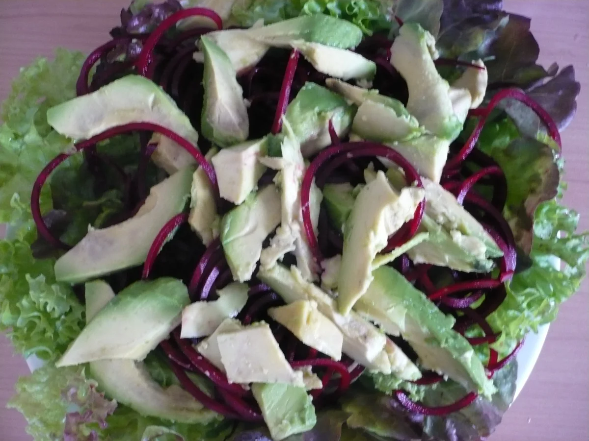 Salat aus Rote-Bete-Spaghetti, Avocado und Ziegenkäse - Rezept - Bild Nr. 12
