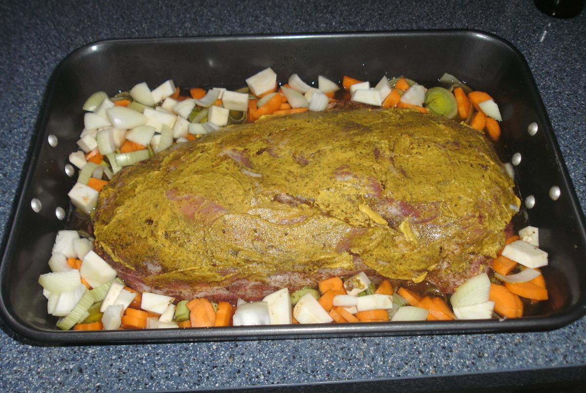 https://ais.kochbar.de/kbrezept/552022_1106716/1200x1200/grillbraten-rezept-bild-nr-3.jpg