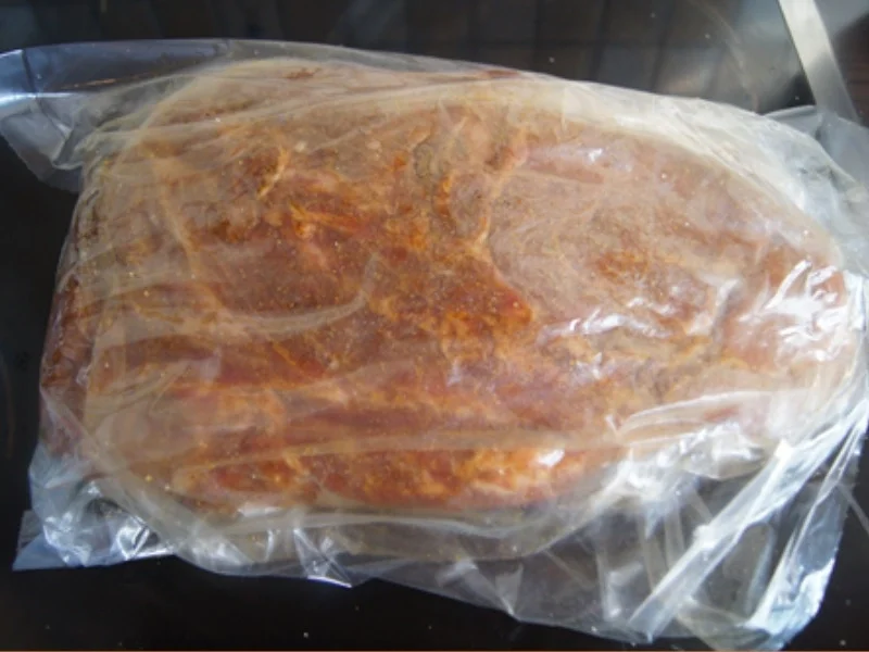 Pulled Pork mit Zwiebeln, Kraut, Zaziki, Tomaten und Fladenbrot - Rezept - Bild Nr. 5