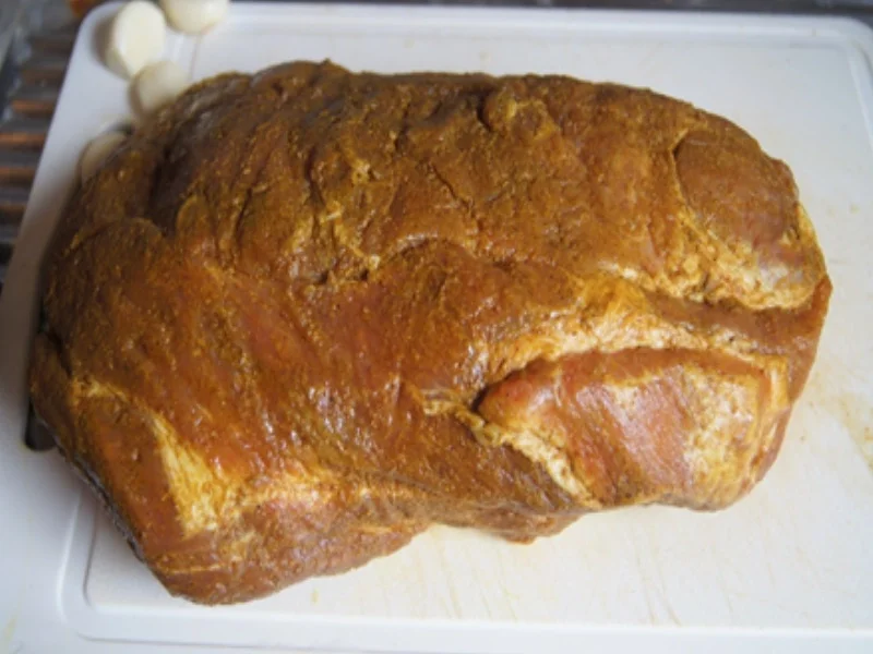 Pulled Pork mit Zwiebeln, Kraut, Zaziki, Tomaten und Fladenbrot - Rezept - Bild Nr. 7