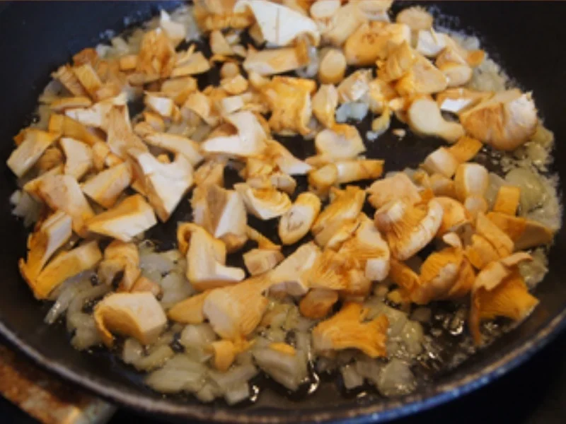 Rezept: Pfifferling-Omelett Bild Nr. 7 Pfifferling-Omelett - Rezept - Bild Nr. 7