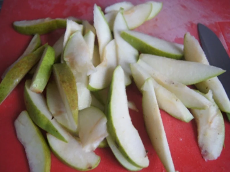 Rezept: Karamellisierte Birnenspalten mit Gorgonzola Bild Nr. 4 Karamellisierte Birnenspalten mit Gorgonzola - Rezept - Bild Nr. 4