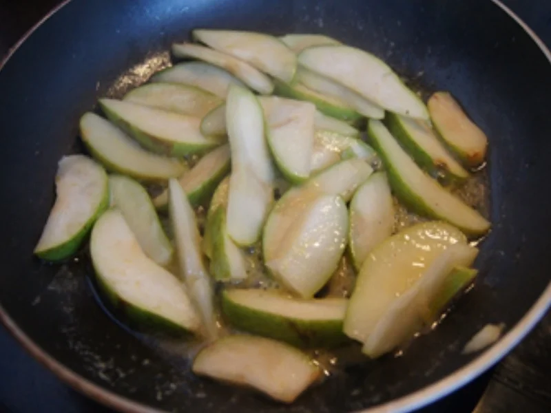 Rezept: Karamellisierte Birnenspalten mit Gorgonzola Bild Nr. 6 Karamellisierte Birnenspalten mit Gorgonzola - Rezept - Bild Nr. 6