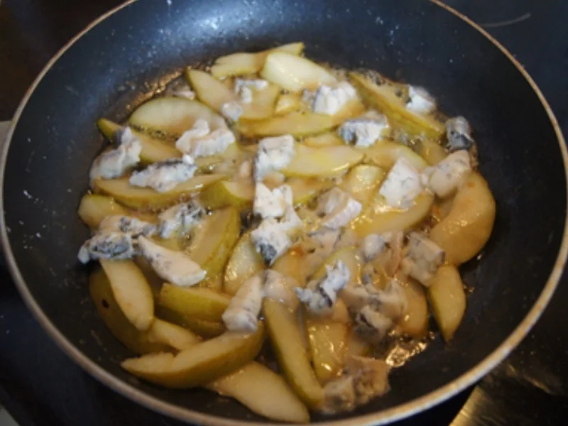 Rezept: Karamellisierte Birnenspalten mit Gorgonzola Bild Nr. 7 Karamellisierte Birnenspalten mit Gorgonzola - Rezept - Bild Nr. 7