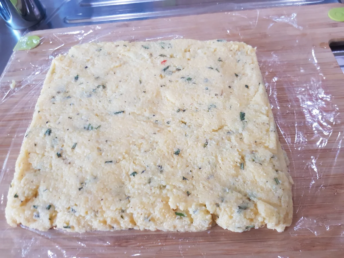 Hähnchen-Involtini mit mediterranem Gemüse und  Polenta-Talern - Rezept - Bild Nr. 13