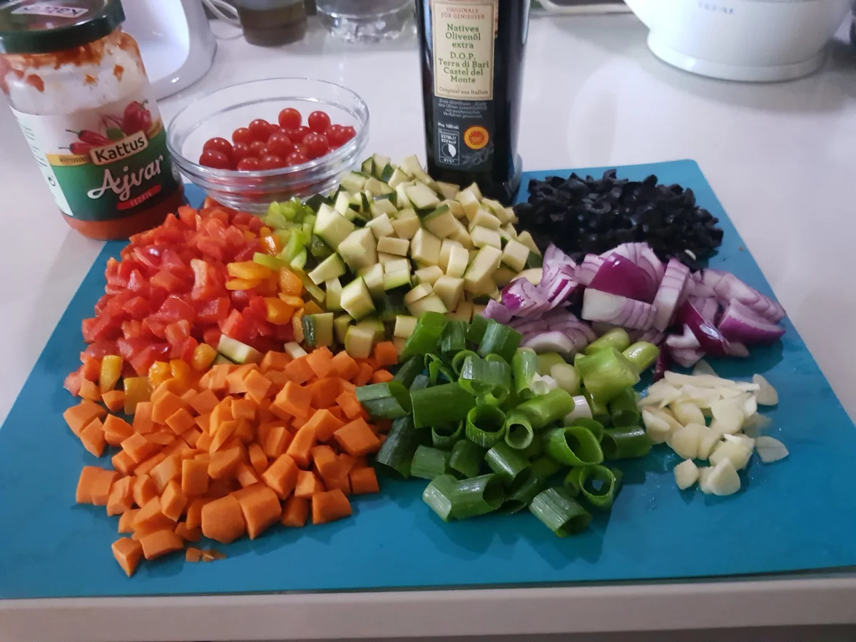 Hähnchen-Involtini mit mediterranem Gemüse und  Polenta-Talern - Rezept - Bild Nr. 10