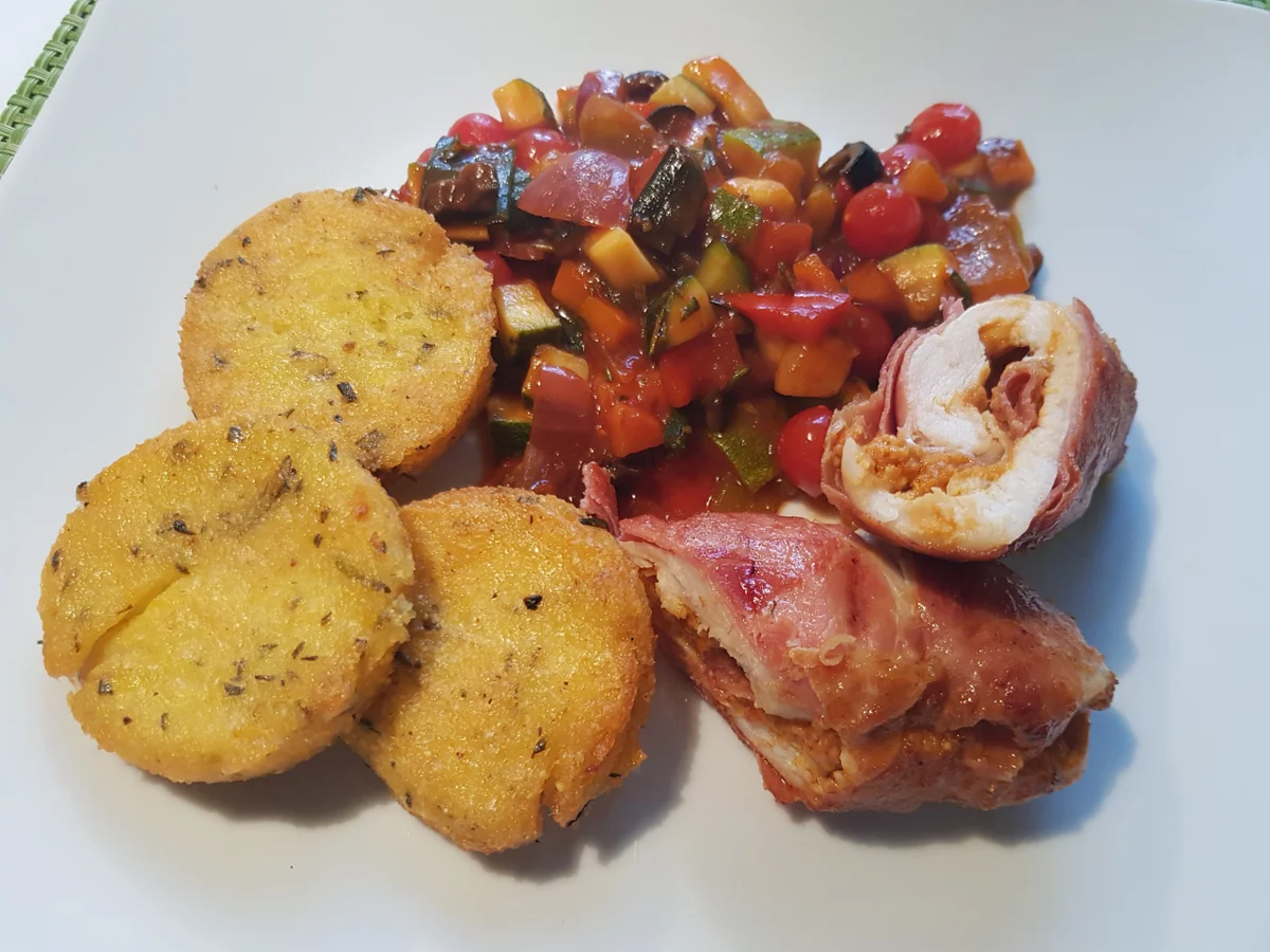 Hähnchen-Involtini mit mediterranem Gemüse und  Polenta-Talern - Rezept - Bild Nr. 16