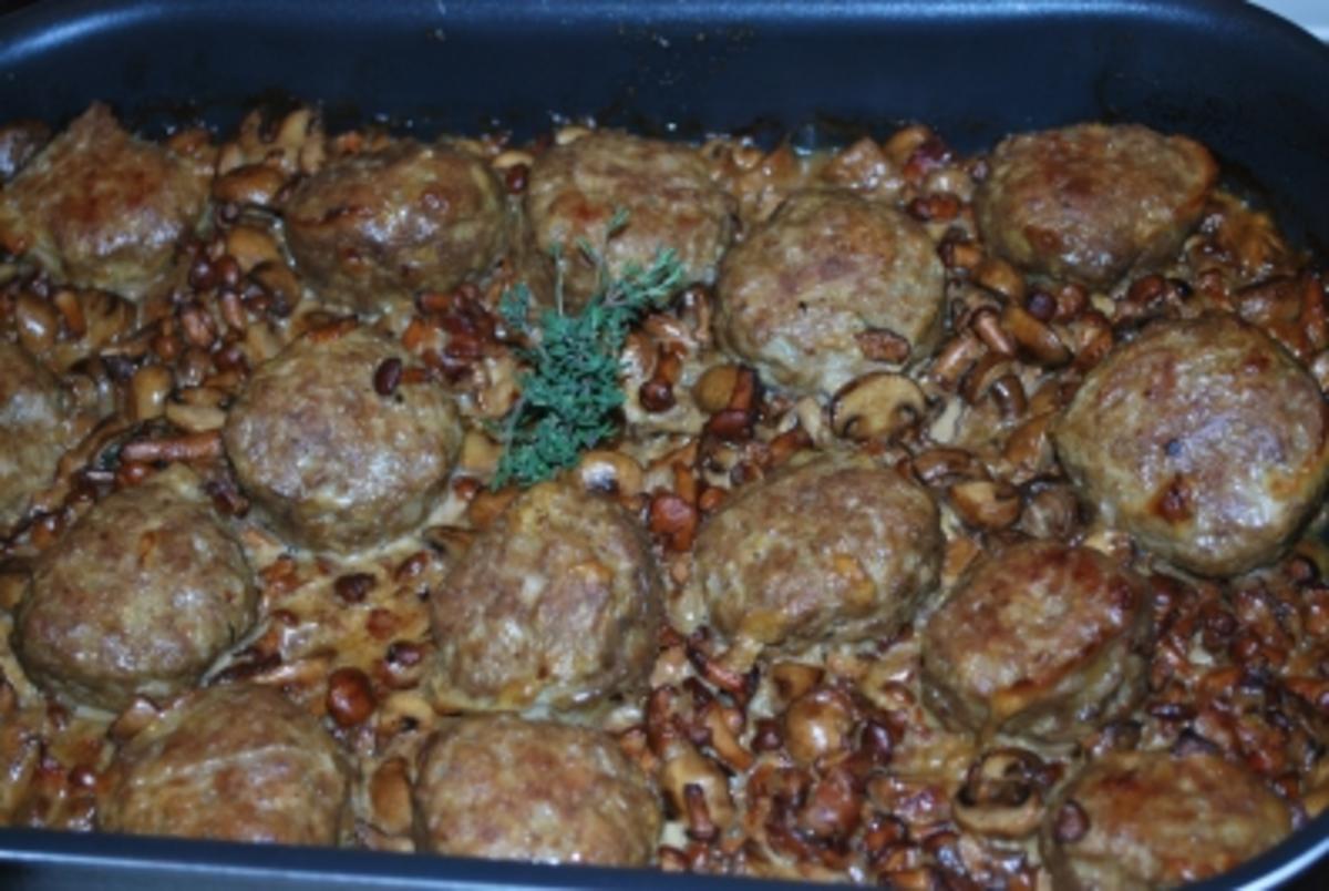 Frikadellen in Waldpilz-Rahm - Rezept