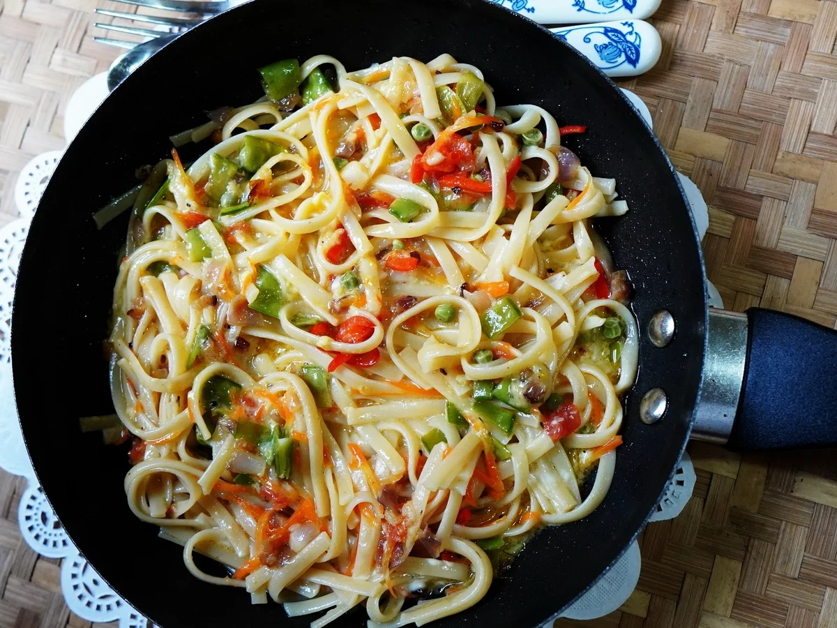 Rezept: Linguine mit Speck und Eiern – Linguine alla carbonara Bild Nr. 4 Linguine mit Speck und Eiern – Linguine alla carbonara - Rezept - Bild Nr. 4