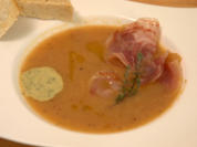 Petersilienwurzelsuppe mit Pancetta und Basilikumschaum - Rezept - Bild Nr. 2