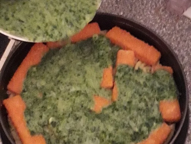 Rezept: Fischstäbchen-Makkaroni-Torte mit Spinat Bild Nr. 11197 Fischstäbchen-Makkaroni-Torte mit Spinat - Rezept - Bild Nr. 11197