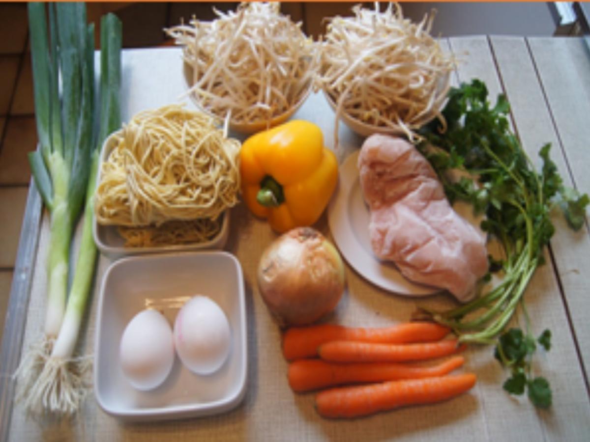 Asiatische Nudeln mit Hähnchenbrustfilet, Gemüse und Ei - Rezept - Bild Nr. 3