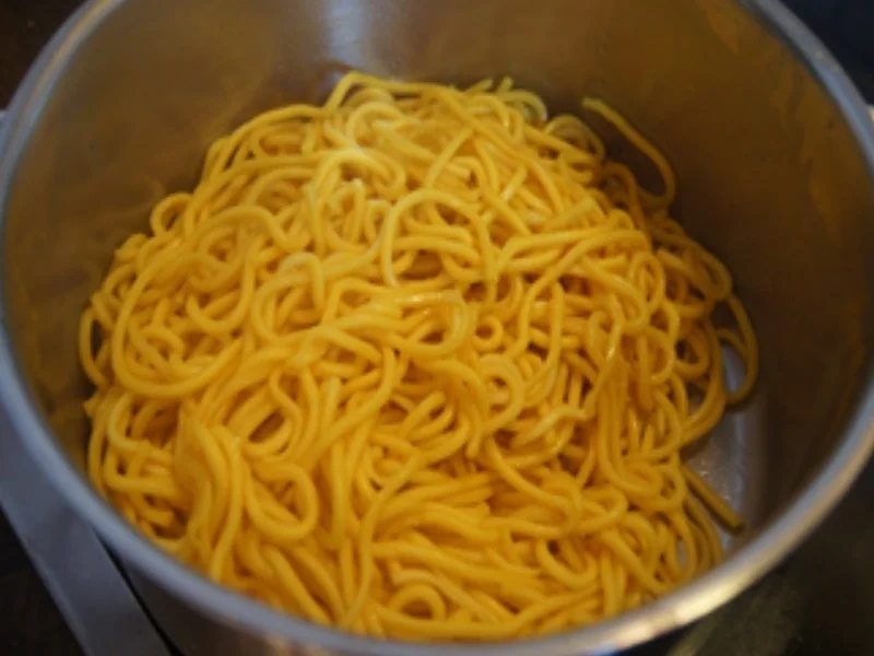 Asiatische Nudeln mit Hähnchenbrustfilet, Gemüse und Ei - Rezept - Bild Nr. 5