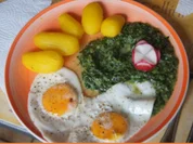 Würziger Rahmspinat mit Kartoffeln und Spiegeleiern - Rezept - Bild Nr. 2