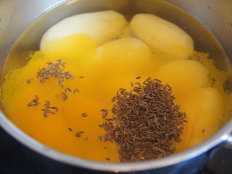 Rezept: Würziger Rahmspinat mit Kartoffeln und Spiegeleiern Bild Nr. 8 Würziger Rahmspinat mit Kartoffeln und Spiegeleiern - Rezept - Bild Nr. 8