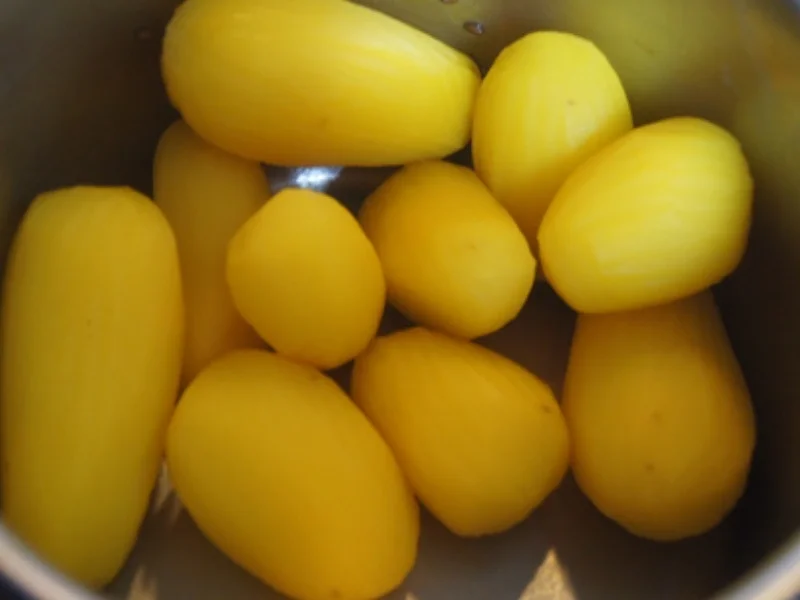 Rezept: Würziger Rahmspinat mit Kartoffeln und Spiegeleiern Bild Nr. 9 Würziger Rahmspinat mit Kartoffeln und Spiegeleiern - Rezept - Bild Nr. 9