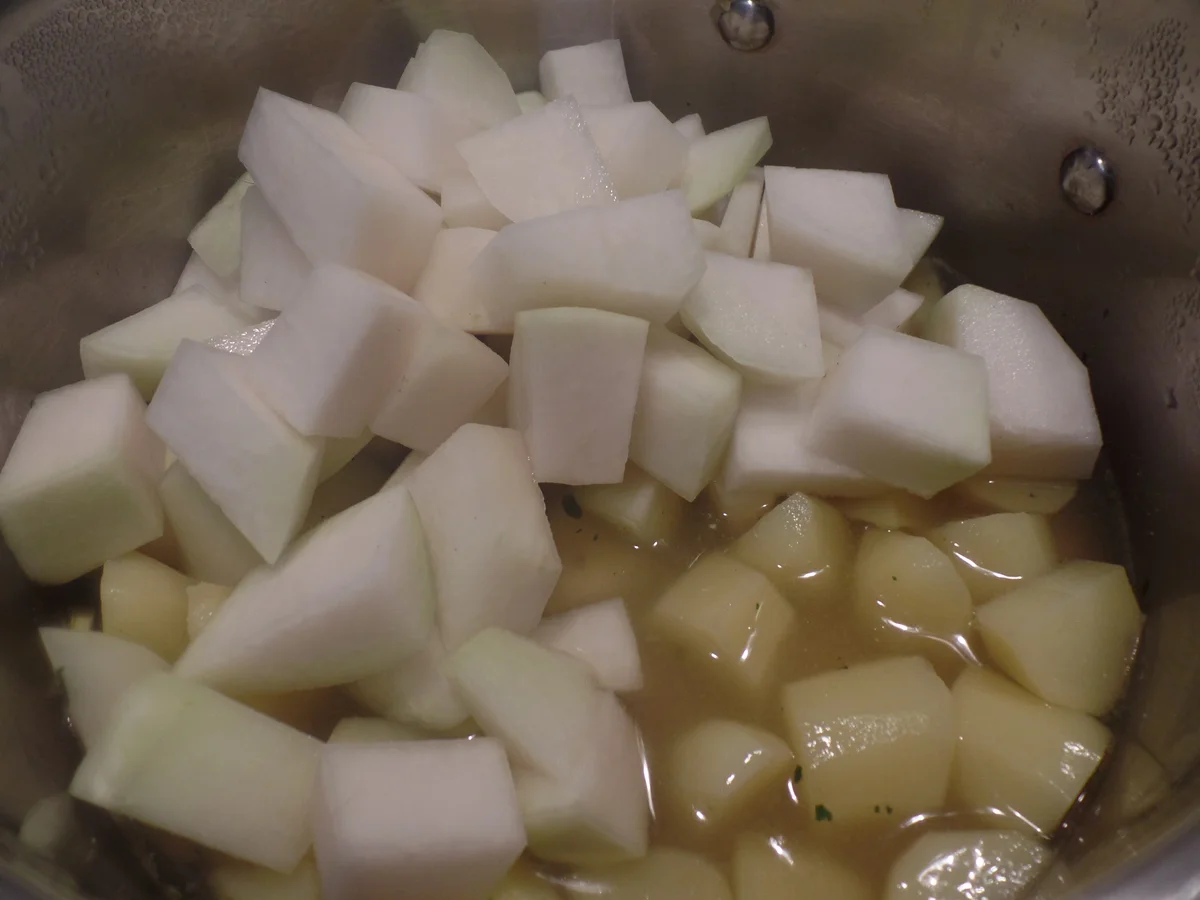 Rezept: Kabeljau auf -Kartoffel-Kohlrabi-Rahm on Top mit Radieschen-Salsa Bild Nr. 11215 Kabeljau auf -Kartoffel-Kohlrabi-Rahm on Top mit Radieschen-Salsa - Rezept - Bild Nr. 11215