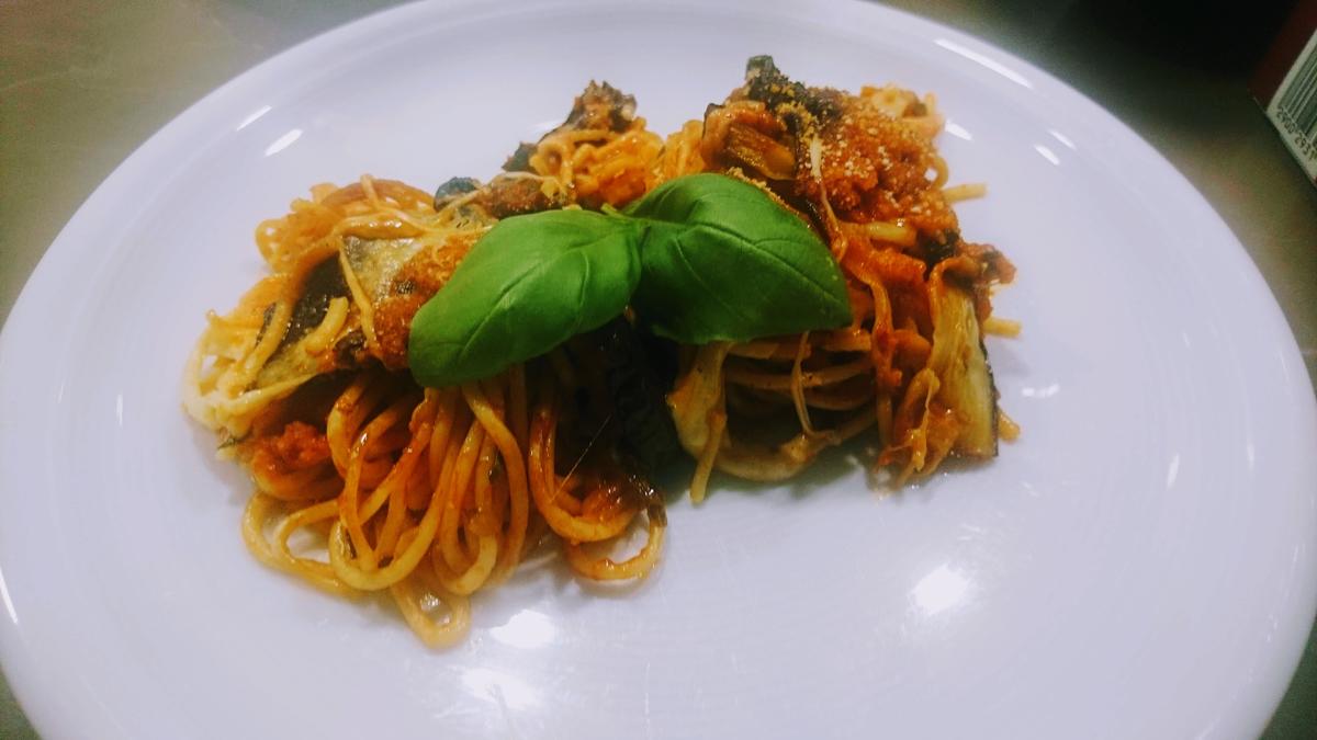 Spaghetti con melanzane alla parmigiana - Überbackene Spaghetti mit Auberginen - Rezept - Bild Nr. 3