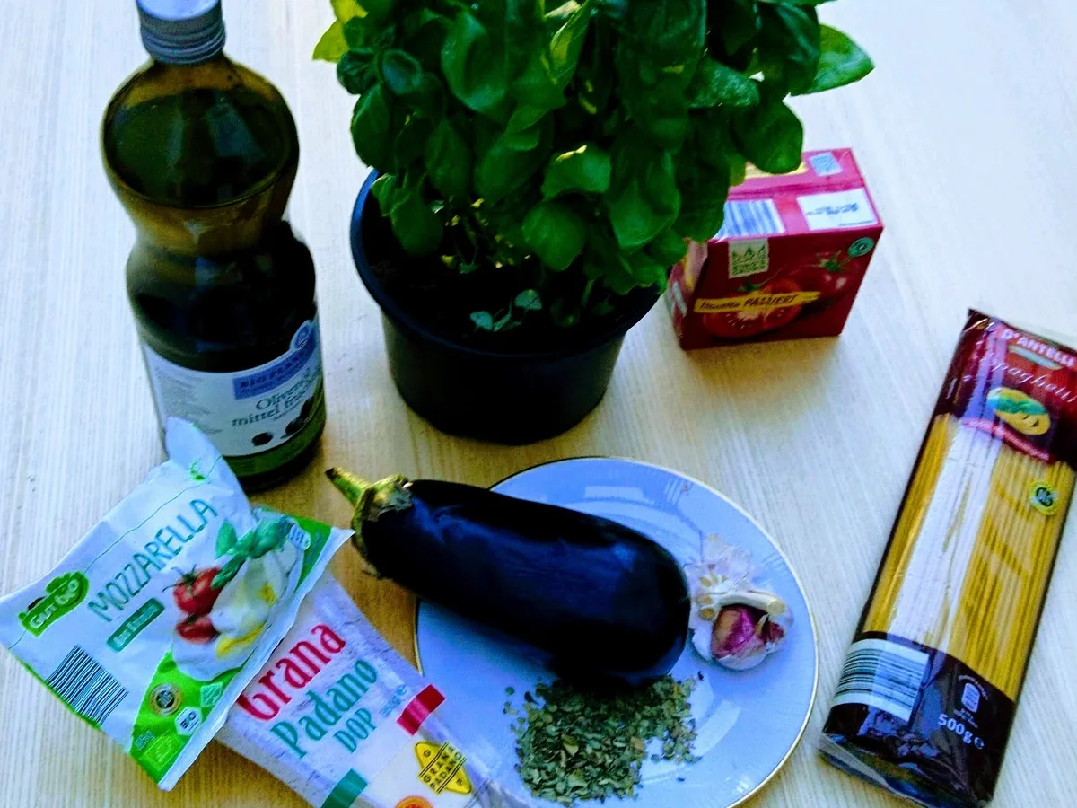 Spaghetti con melanzane alla parmigiana - Überbackene Spaghetti mit Auberginen - Rezept - Bild Nr. 4