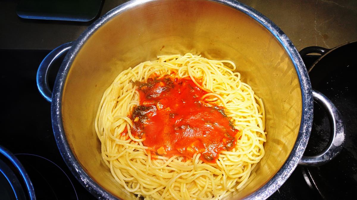 Spaghetti con melanzane alla parmigiana - Überbackene Spaghetti mit ...