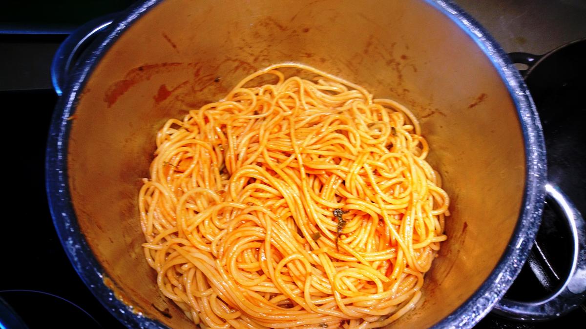Spaghetti con melanzane alla parmigiana - Überbackene Spaghetti mit Auberginen - Rezept - Bild Nr. 8