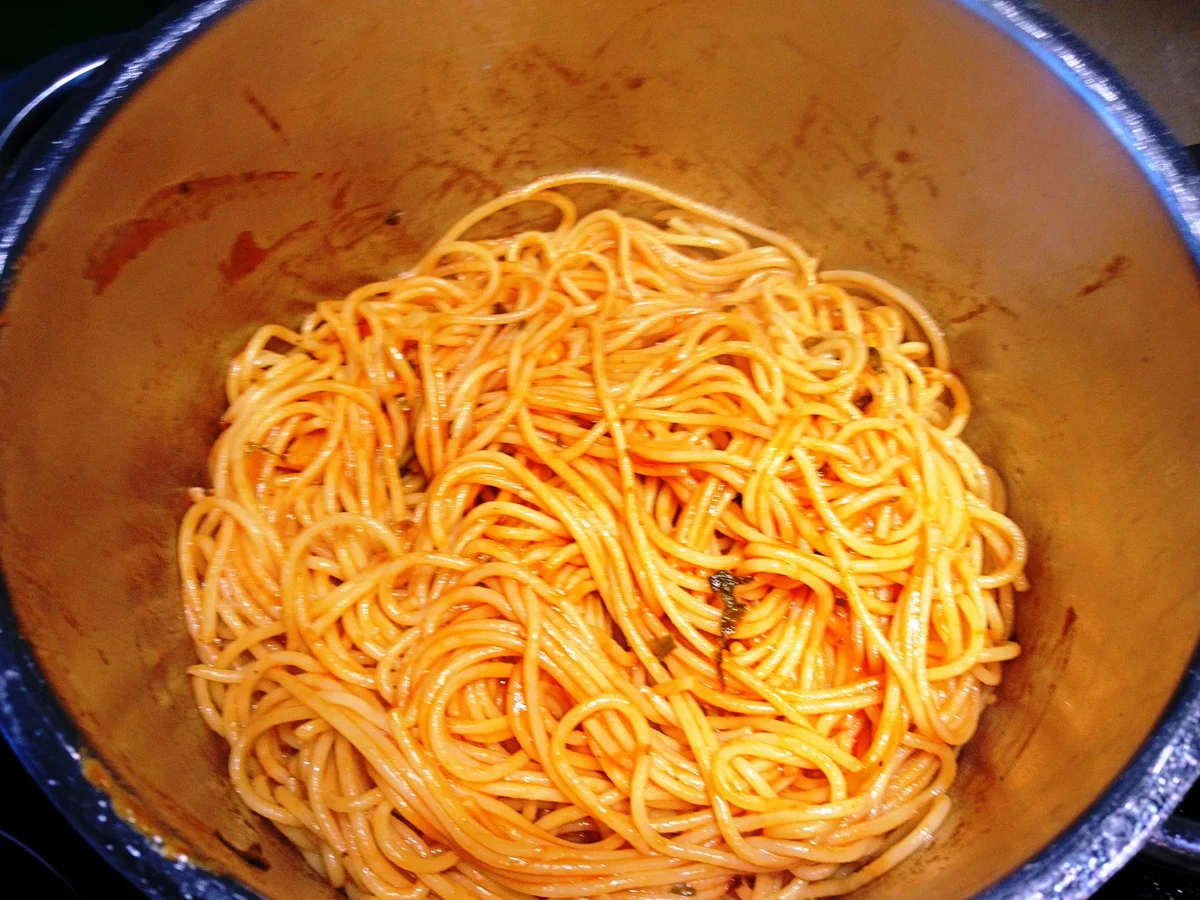 Spaghetti con melanzane alla parmigiana - Überbackene Spaghetti mit Auberginen - Rezept - Bild Nr. 8