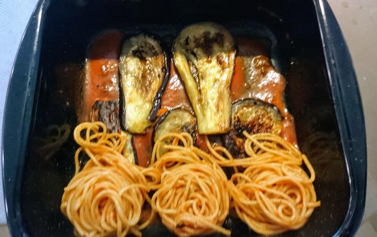 Spaghetti con melanzane alla parmigiana - Überbackene Spaghetti mit Auberginen - Rezept - Bild Nr. 12