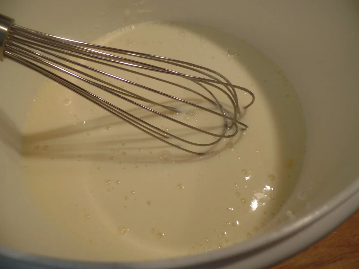 Bananen -Schokoladen-Muffins mit Kakao-Puderzucker-Glasur und Haselnüssen - Rezept - Bild Nr. 11261