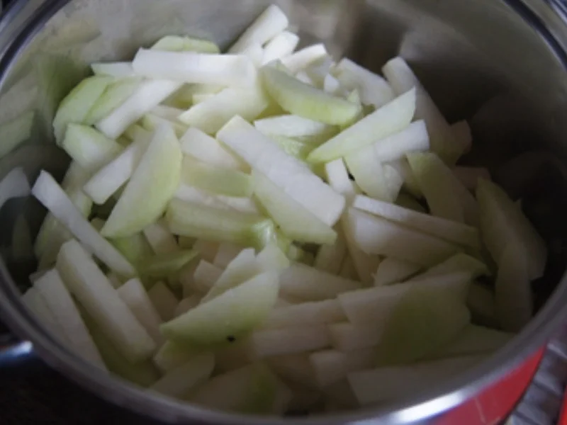 Fränkische Bratwurstschnecke mit Rahmkohlrabi und Drillingen - Rezept - Bild Nr. 9