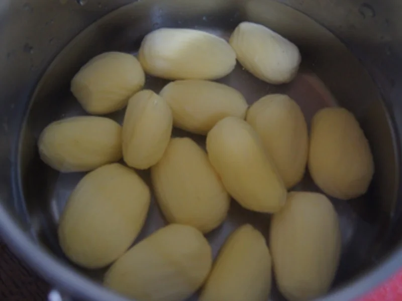 Fränkische Bratwurstschnecke mit Rahmkohlrabi und Drillingen - Rezept - Bild Nr. 14