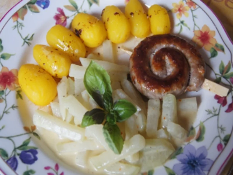 Fränkische Bratwurstschnecke mit Rahmkohlrabi und Drillingen - Rezept - Bild Nr. 17